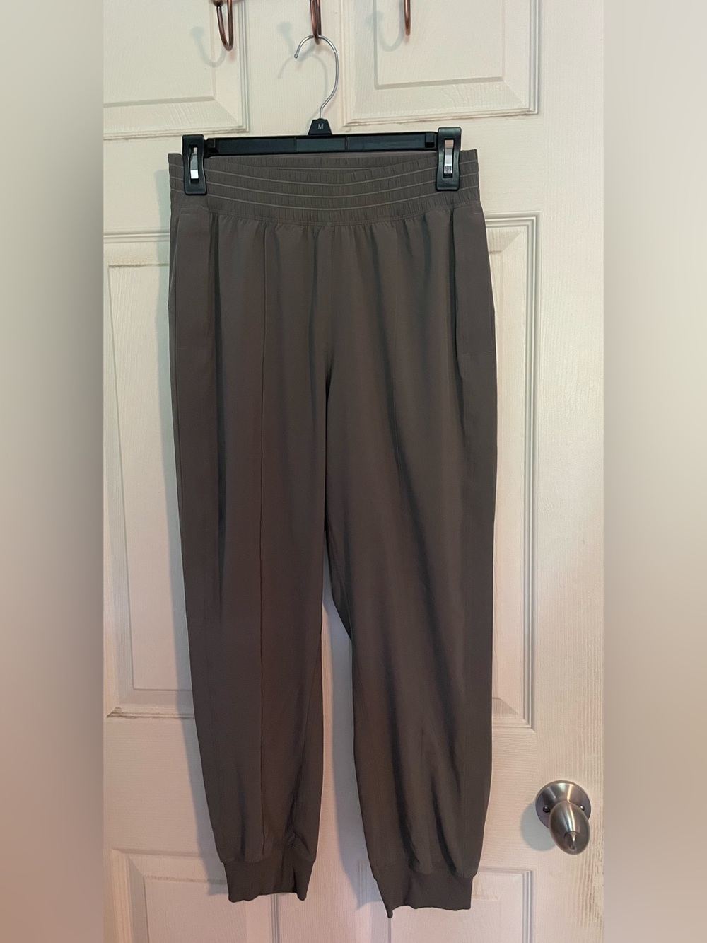 lululemon light olive green  pull-on active pants - Sz 6